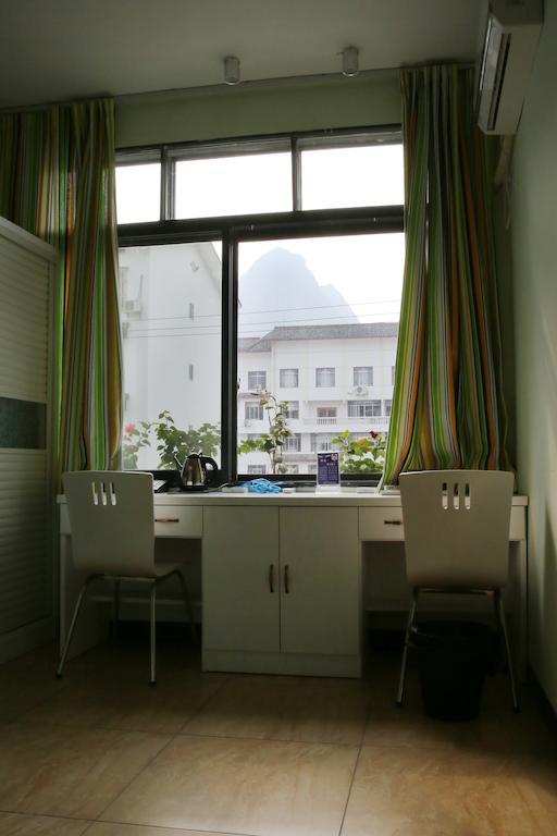 Tiffany Hostel Yangshuo Bagian luar foto