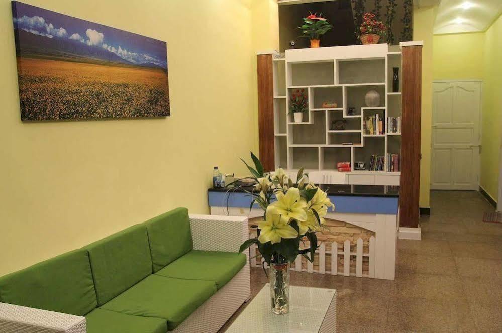 Tiffany Hostel Yangshuo Bagian luar foto